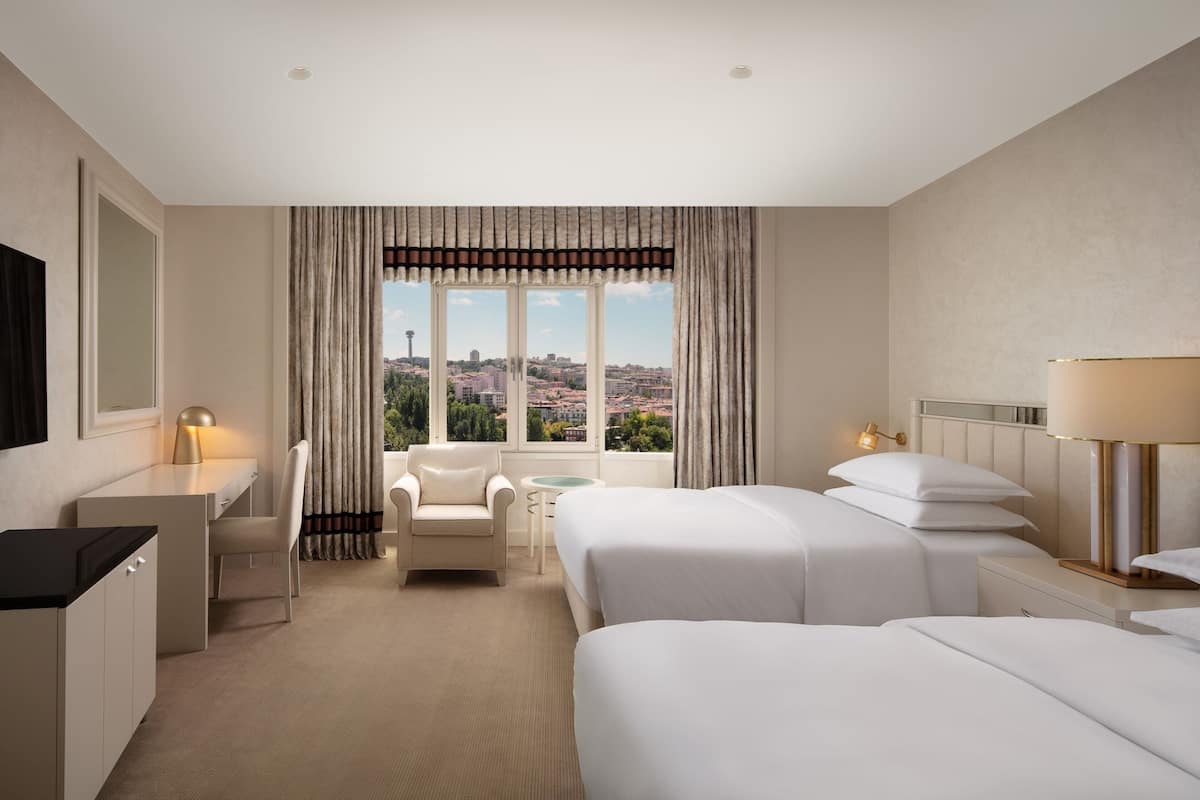 1 bedroom, premium bedding, minibar, in-room safe