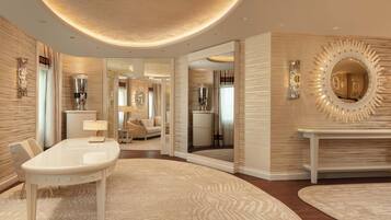 Presidential Suite, 1 King Bed, City View | Living room