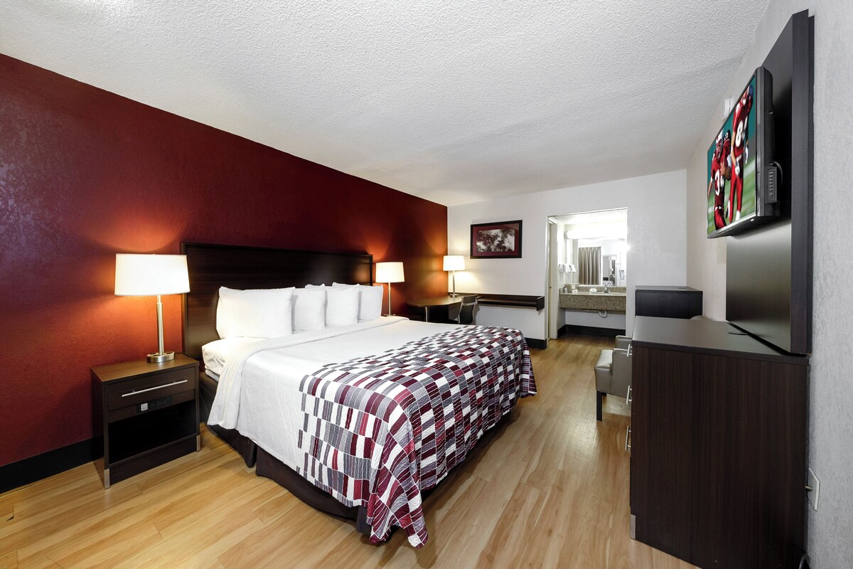 Desk, blackout drapes, cribs (free), WiFi (free)