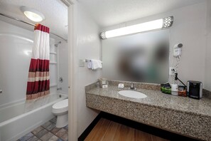 Free toiletries, hair dryer, towels - Red Roof Inn Atlanta - Suwanee/ Mall of Georgia (Suwanee)