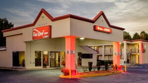 Exterior - Red Roof Inn Atlanta - Suwanee/ Mall of Georgia (Suwanee)