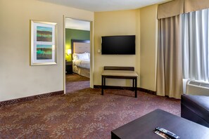 Premium bedding, pillowtop beds, desk, laptop workspace - Holiday Inn Indianapolis Carmel by IHG (Indianapolis)