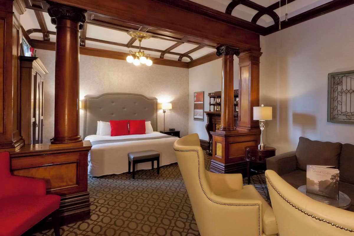 Suite, 1 King Bed, Non Smoking (Separate Living Room;with Sofabed) | Premium bedding, desk, blackout drapes, iron/ironing board (on request)