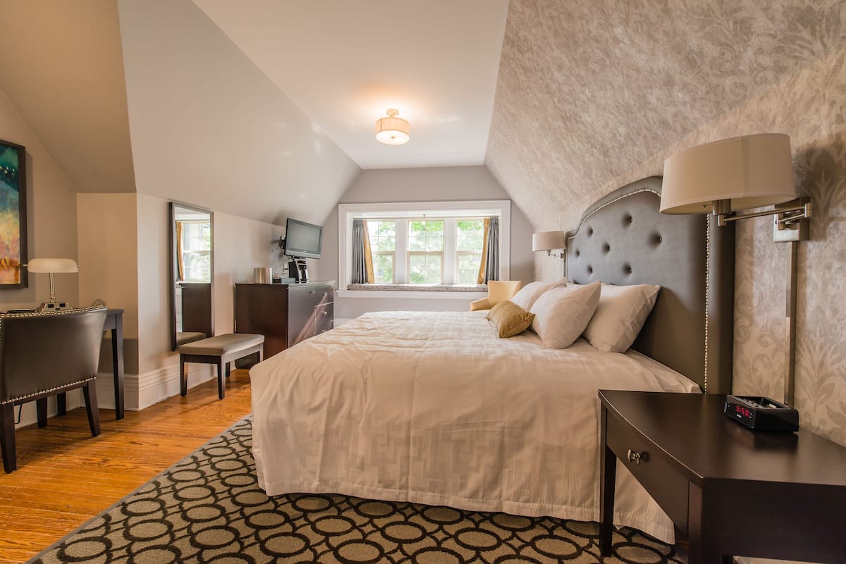 estate king room | premium bedding, individually decorated, individually furnished, desk