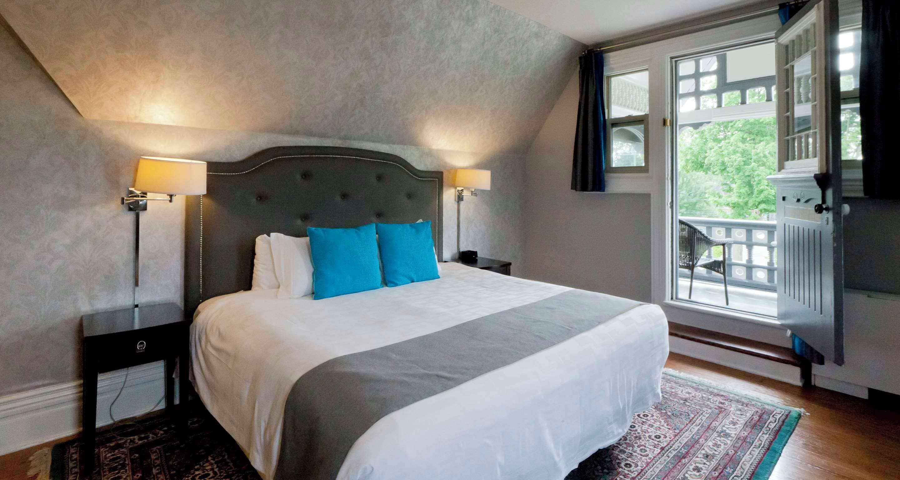 standard room, 1 king bed, non smoking, balcony | premium bedding, individually decorated, individually furnished, desk