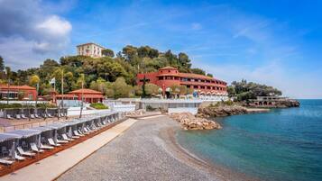 Private beach, beach cabanas, sun loungers, beach towels