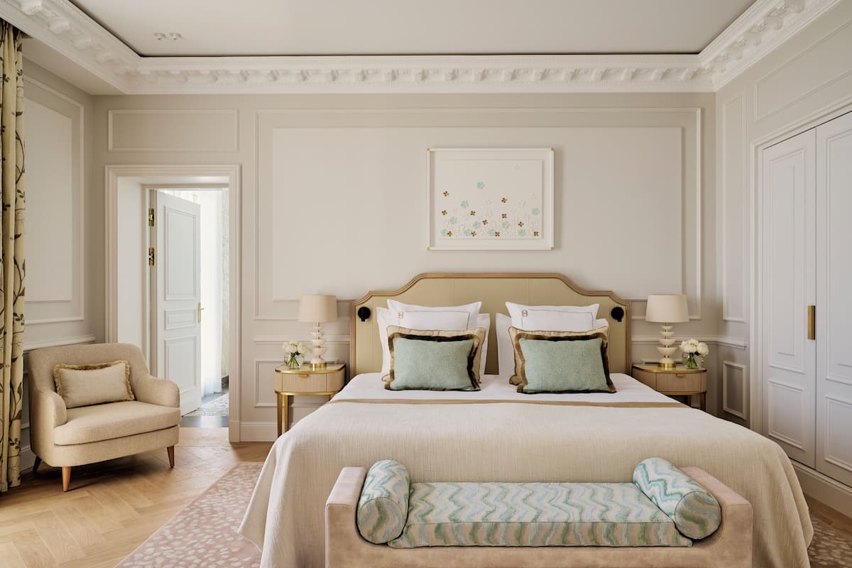 Prestige Suite - sea view | Luxe beddengoed, een minibar, een kluis op de kamer