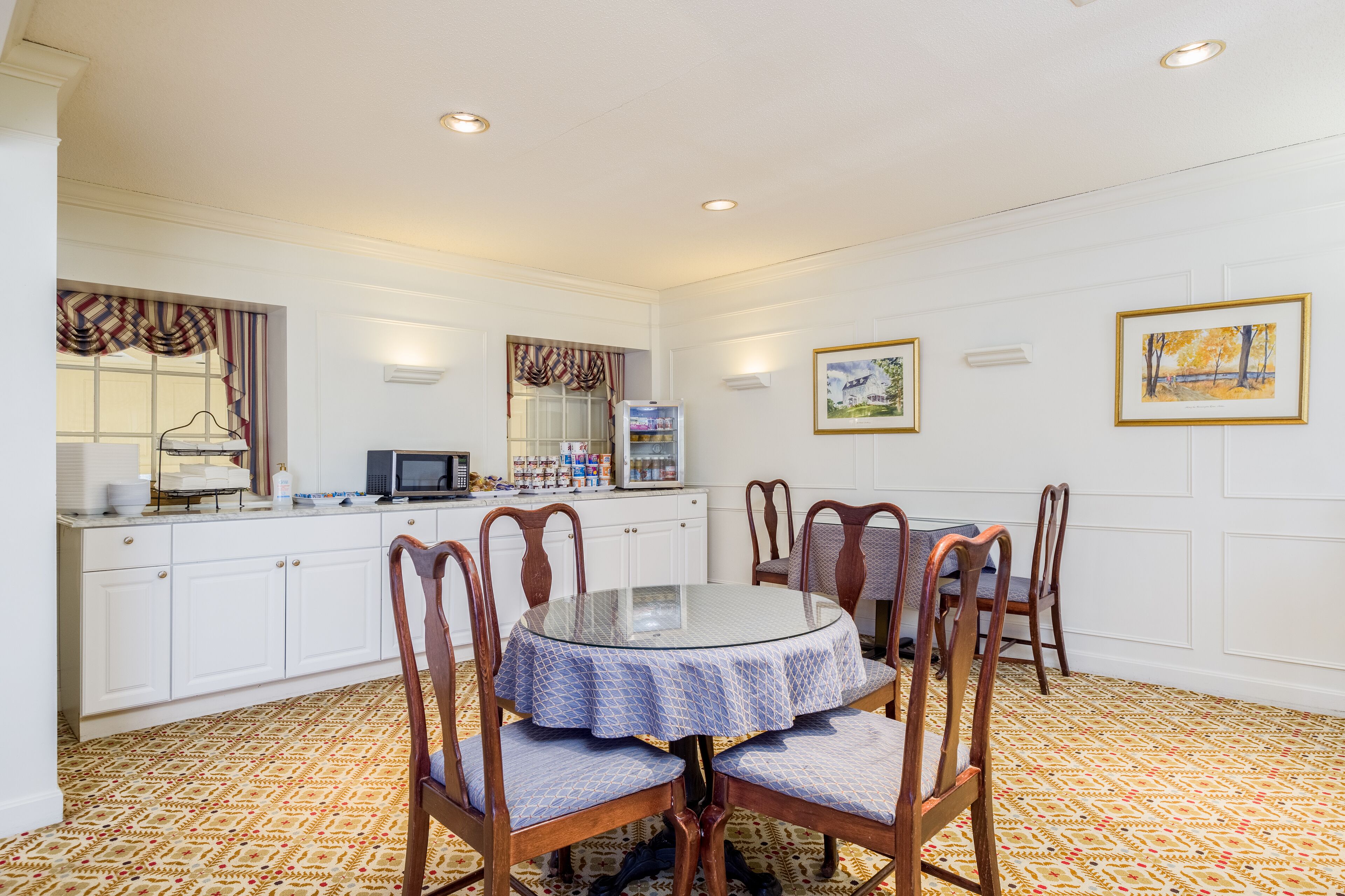 free daily continental breakfast