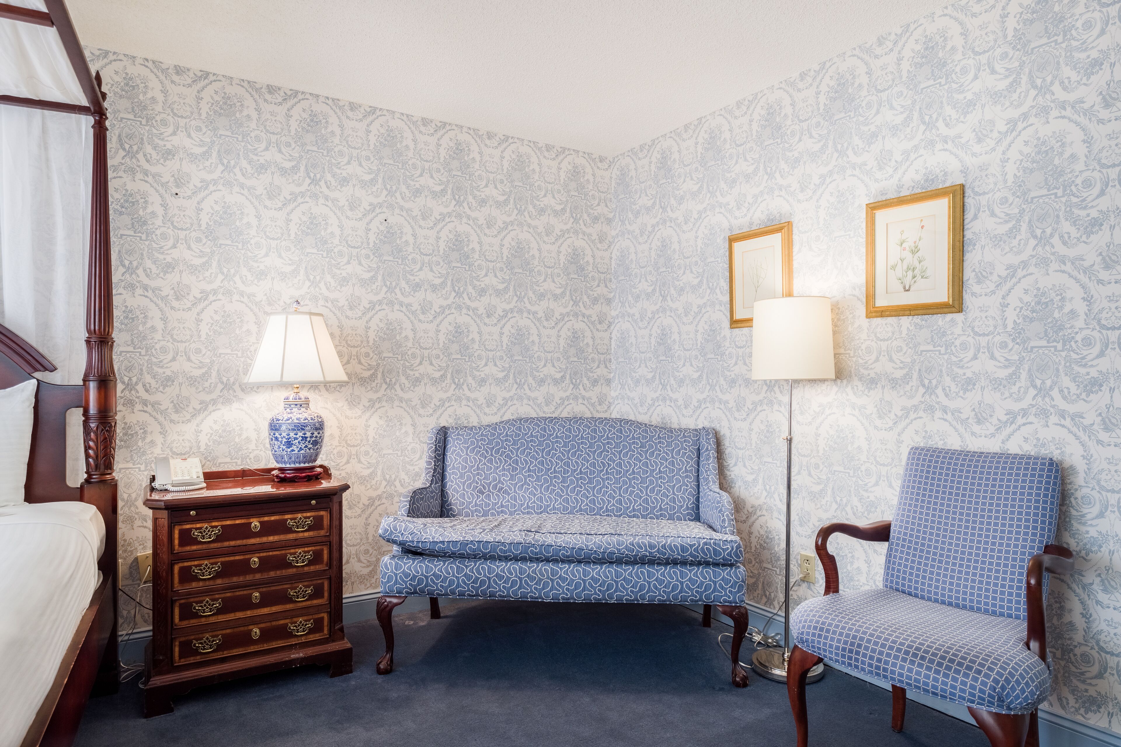 deluxe room, 1 queen bed | hypo-allergenic bedding, down duvets, in-room safe