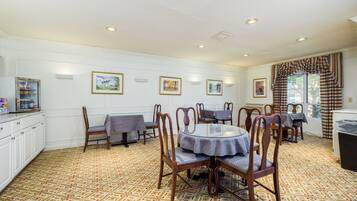 Café da manhã continental grátis todos os dias