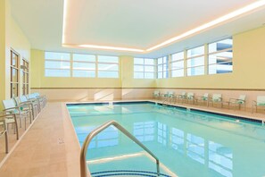 Una piscina cubierta