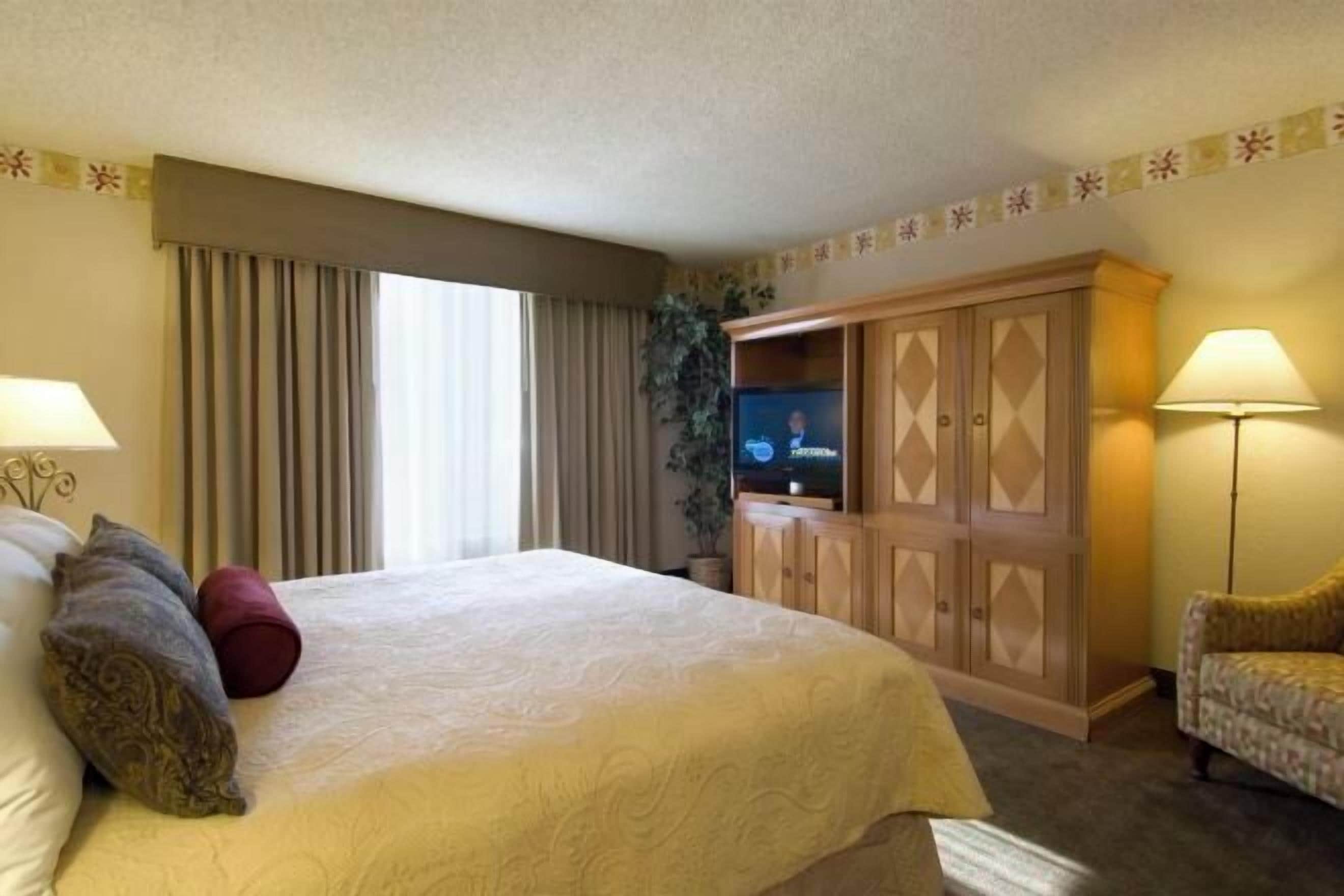 1 bedroom, premium bedding, in-room safe, desk