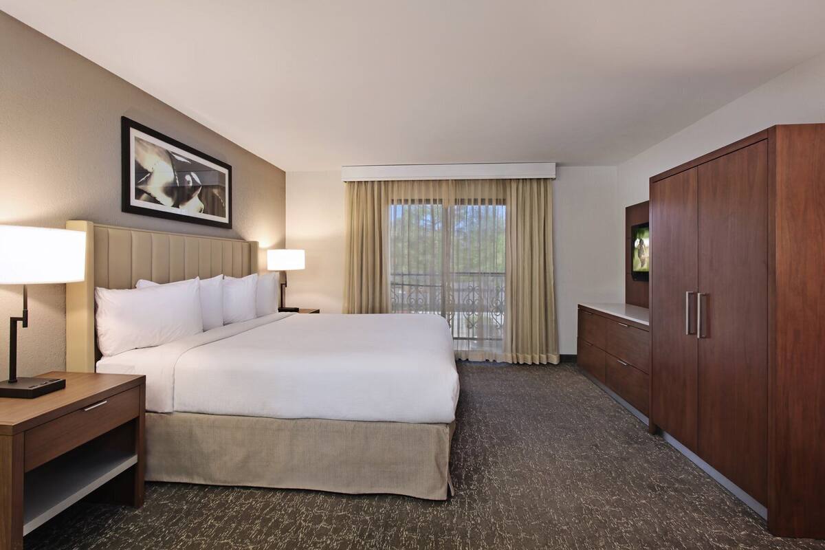 1 bedroom, premium bedding, in-room safe, desk