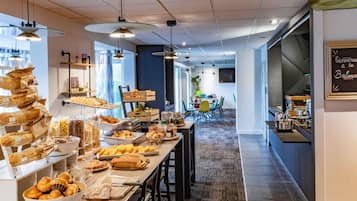 Daily buffet breakfast (EUR 18.00 per person)