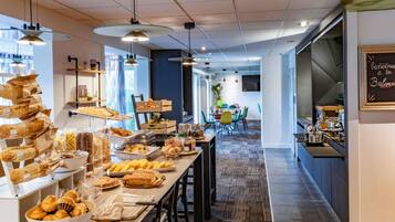 Daily buffet breakfast (EUR 18.00 per person)