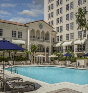 Outdoor pool, pool loungers