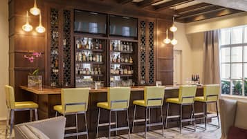 2 restaurants; breakfast, lunch, dinner and brunch served