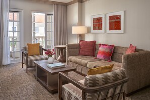 Terrace Suite | In-room safe, desk, laptop workspace, blackout drapes - Hyatt Regency Coral Gables (Coral Gables)