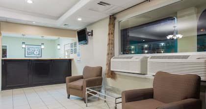 Super 8 by Wyndham Augusta