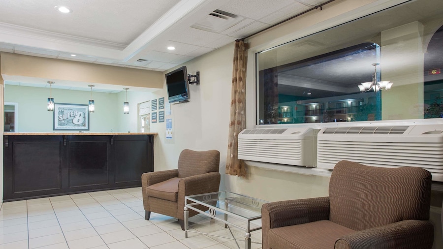 Super 8 by Wyndham Augusta