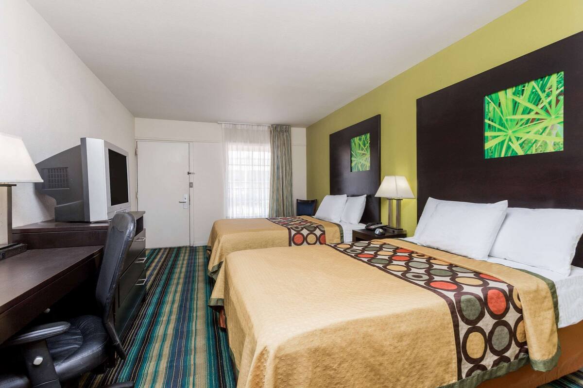 Desk, iron/ironing board, WiFi (free), bed sheets
