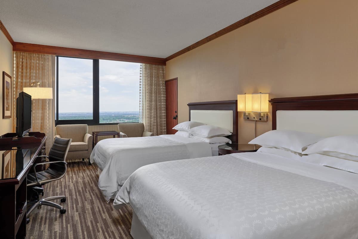 Club Room, 2 Queen Beds, City View