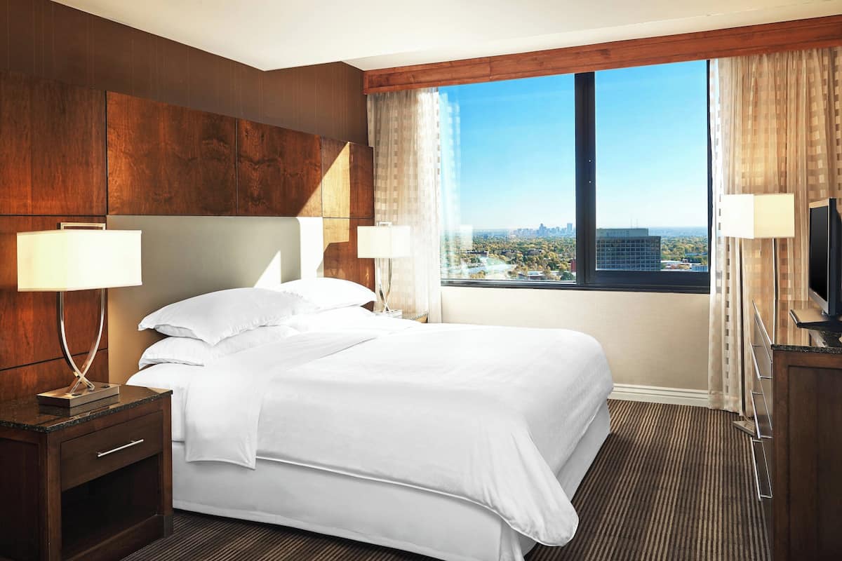 Premium bedding, pillowtop beds, in-room safe, desk
