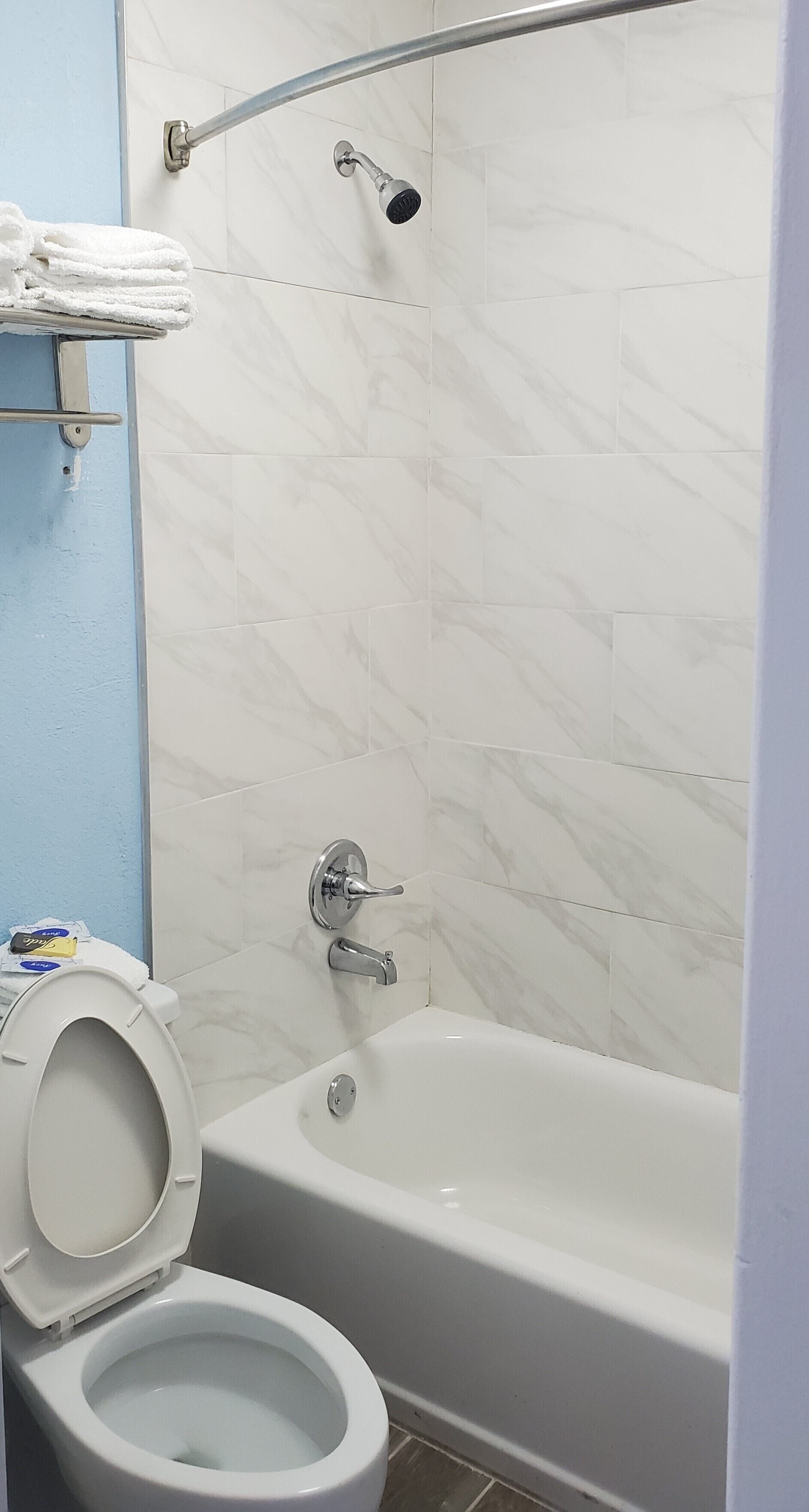 combined shower/bathtub, free toiletries, hair dryer, towels