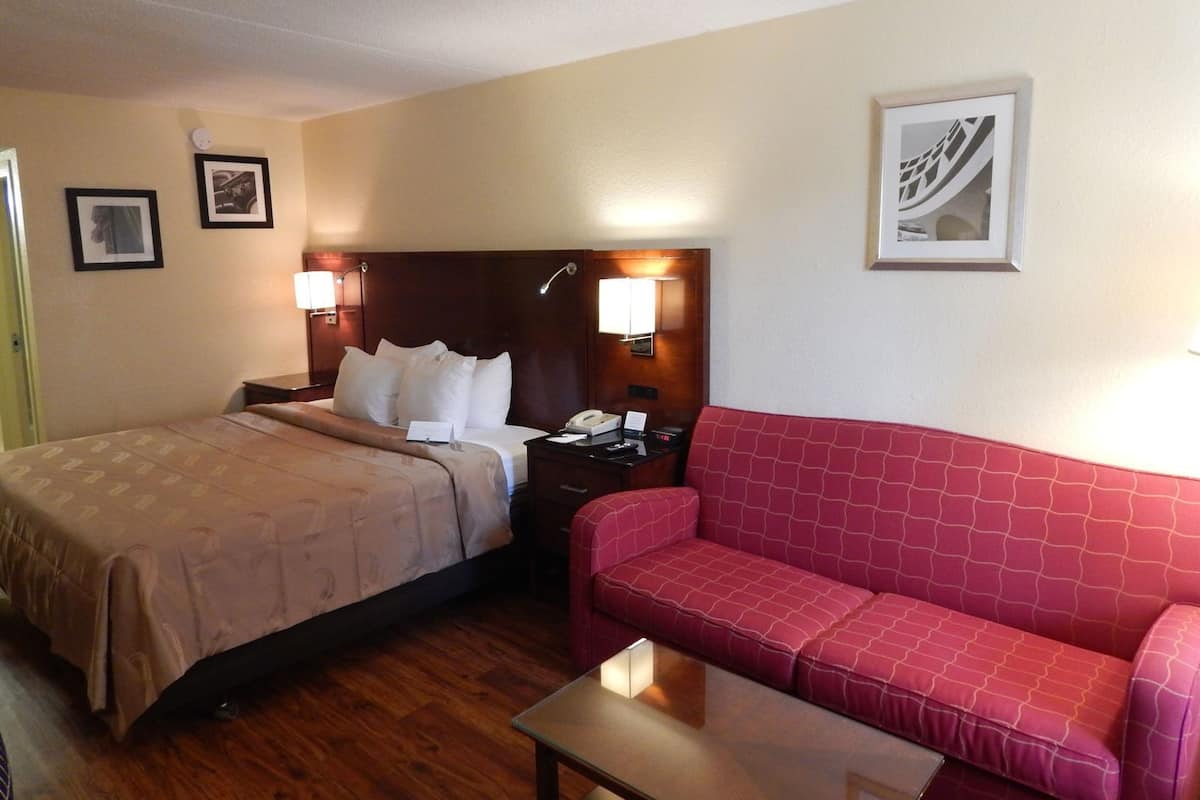 Bureau, espace de travail pour ordinateur portable, rideaux occultants