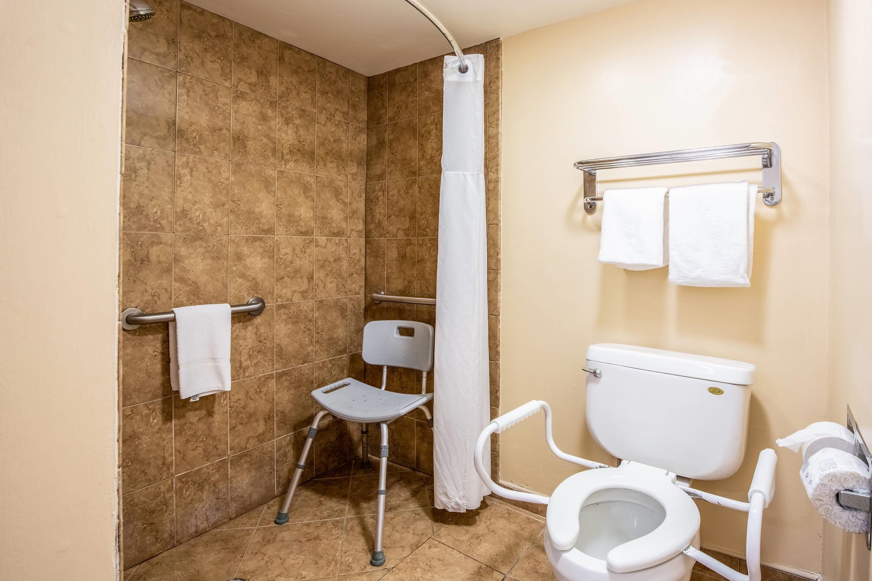 Photo - Econo Lodge Naval Station Norfolk