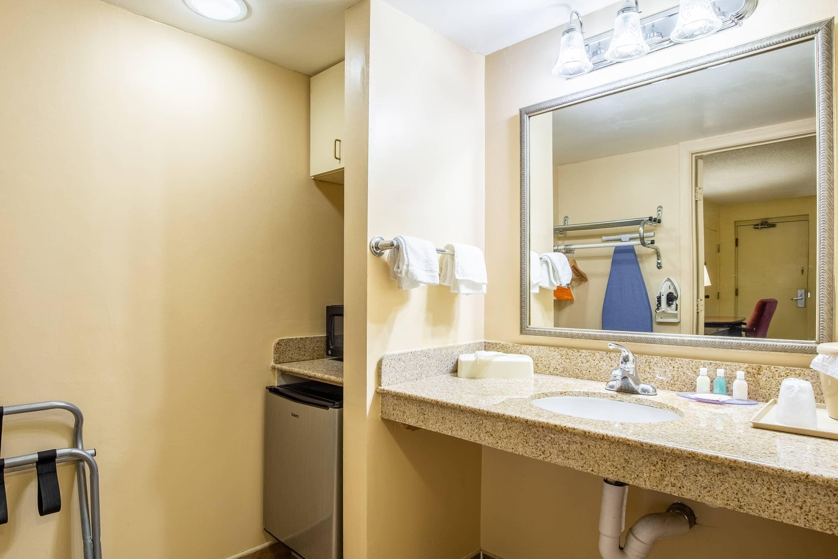 Photo - Econo Lodge Naval Station Norfolk