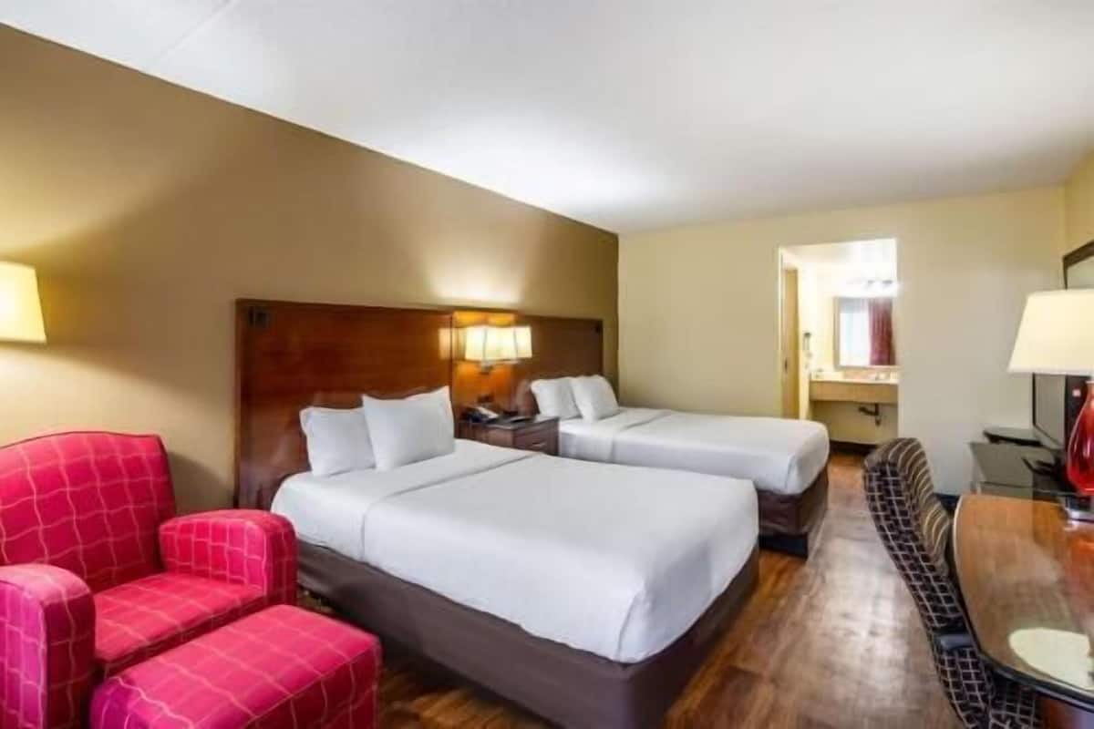 Bureau, espace de travail pour ordinateur portable, rideaux occultants