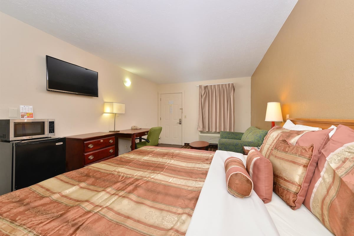 Desk, iron/ironing board, free WiFi, bed sheets