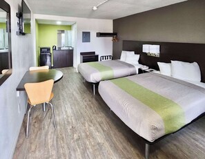 Desk, iron/ironing board, free WiFi, bed sheets - Motel 6 Columbus, GA - Downtown (Columbus)