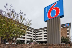 Exterior - Motel 6 Columbus, GA - Downtown (Columbus)