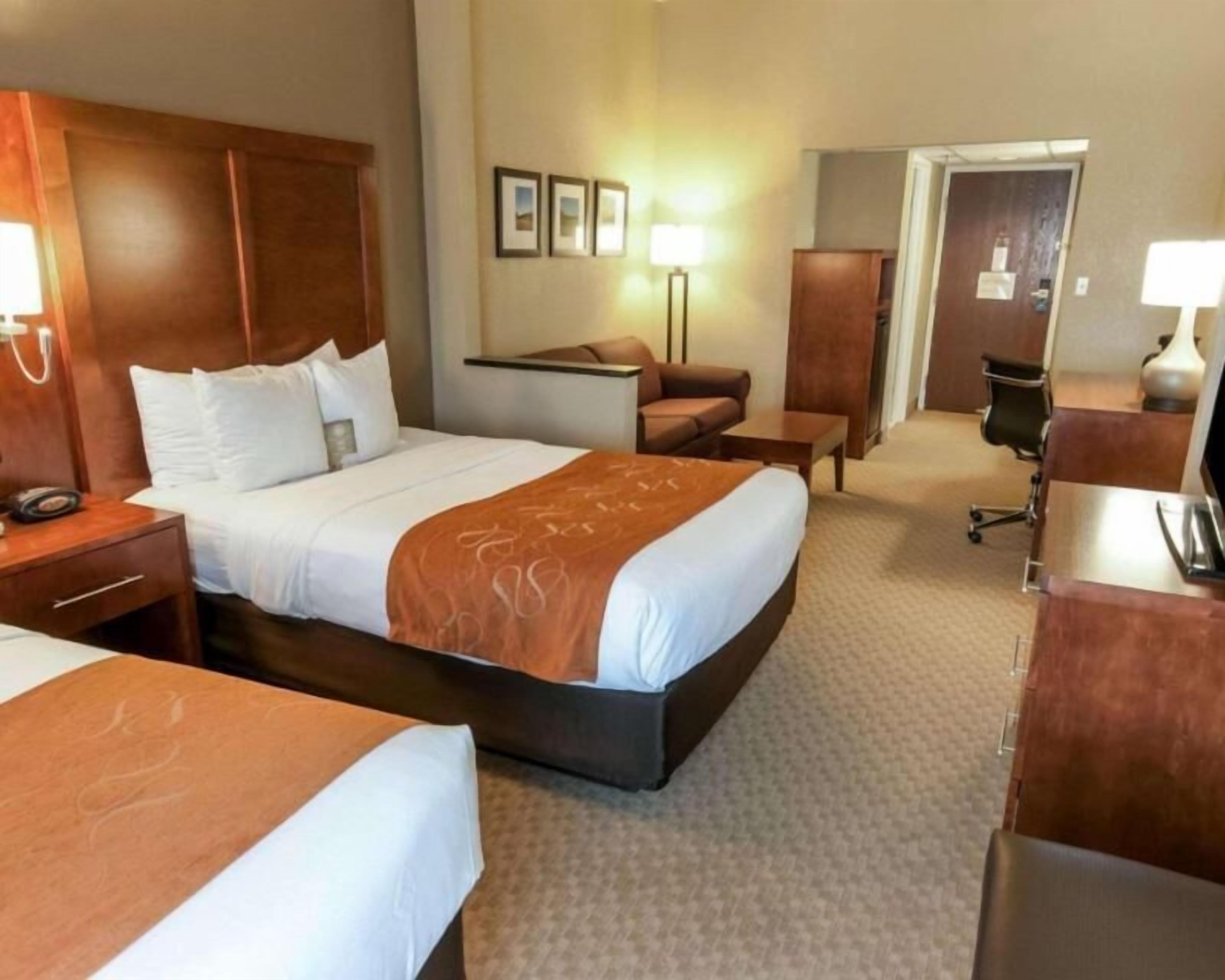 Desk, blackout drapes, iron/ironing board, free WiFi