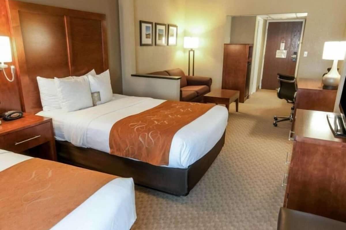 Desk, blackout drapes, iron/ironing board, free WiFi