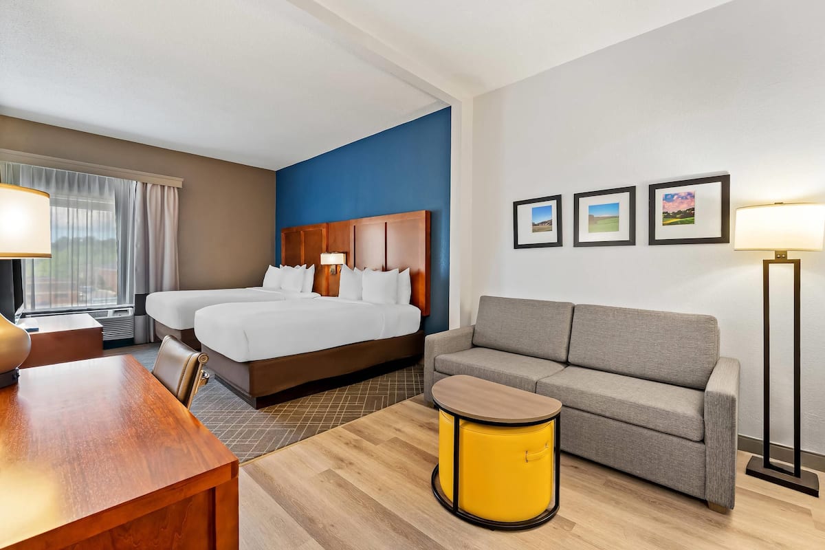 Suite, Non Smoking | Desk, blackout drapes, iron/ironing board, free WiFi