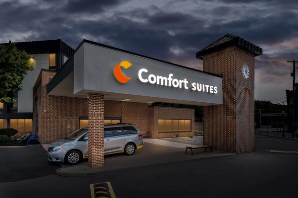 A hotel named 'Comfort Suites' with a modern design, a clock tower, and a parked car. - Comfort Suites Bethlehem Near Lehigh University and LVI Airport (Bethlehem)