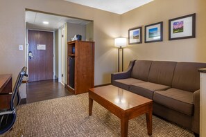 Desk, blackout drapes, iron/ironing board, free WiFi - Comfort Suites Bethlehem Near Lehigh University and LVI Airport (Bethlehem)