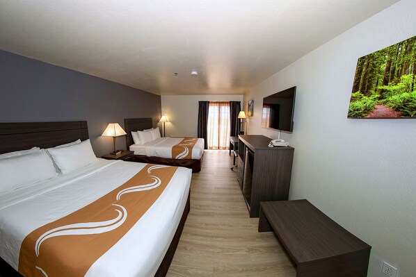 高級寢具、書桌、遮光布/窗簾、熨斗/熨衣板