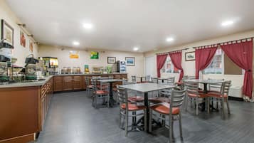 Café da manhã self-service grátis todos os dias