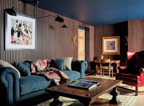 Suite | Hochwertige Bettwaren, Pillowtop-Betten, Schreibtisch