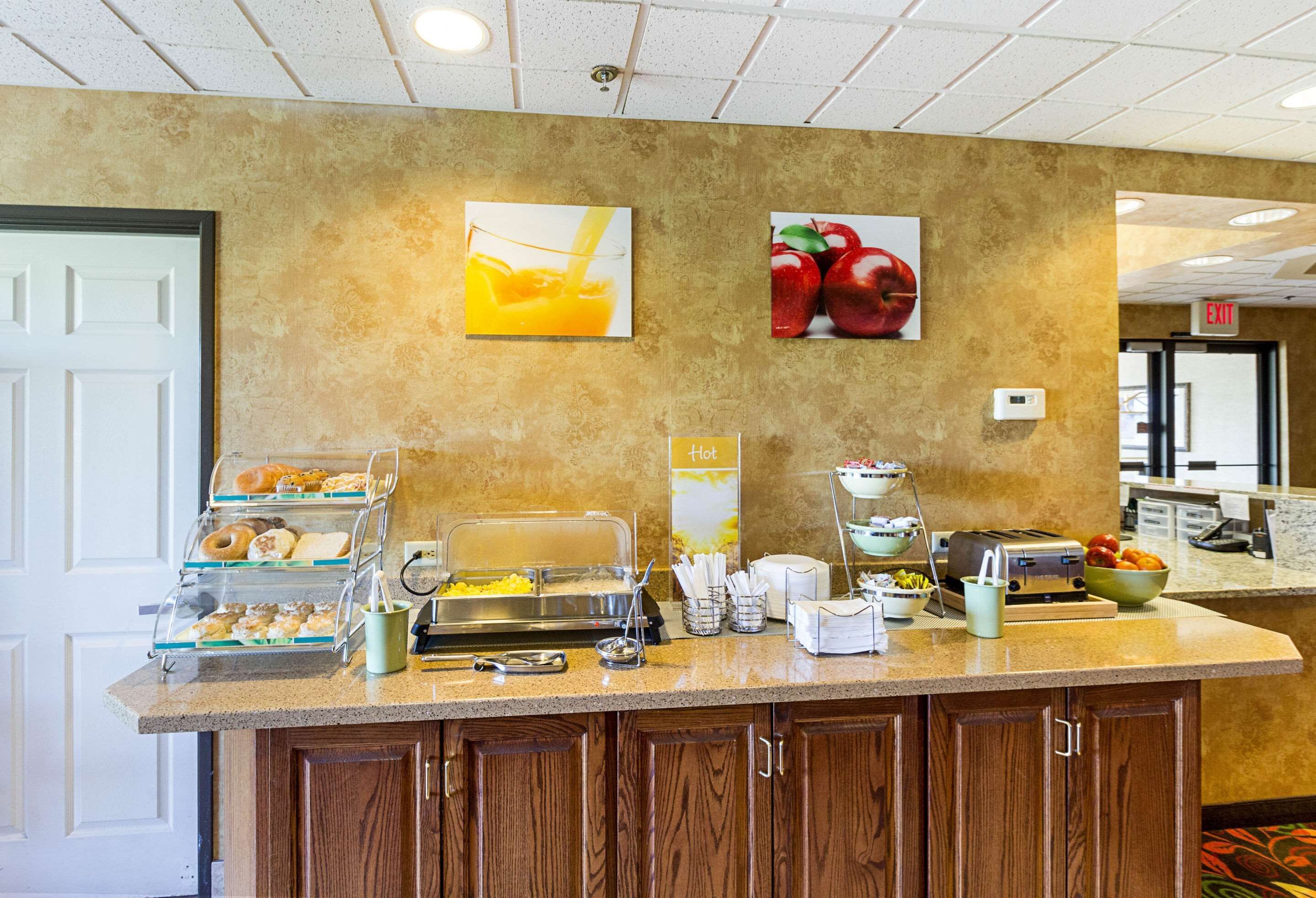 free daily continental breakfast
