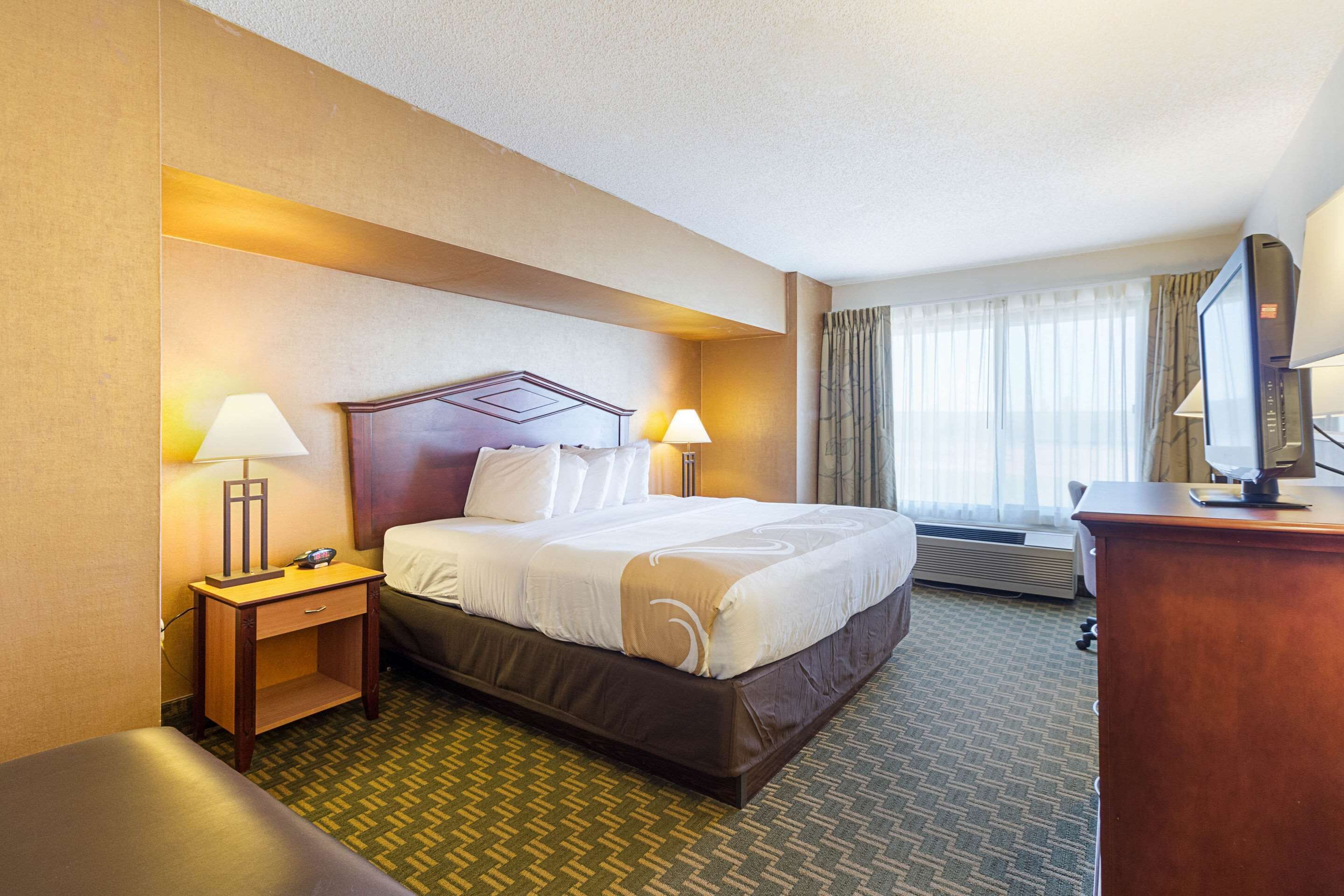 standard room, 1 king bed, non smoking (upper floor) | desk, iron/ironing board, free cots/infant beds, rollaway beds