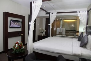 Executive Double or Twin Room, Smoking, City View | Minibar, desk, soundproofing, free WiFi