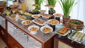 A buffet with various food items and a variety of plants. - The Jayakarta Jakarta (Jakarta)