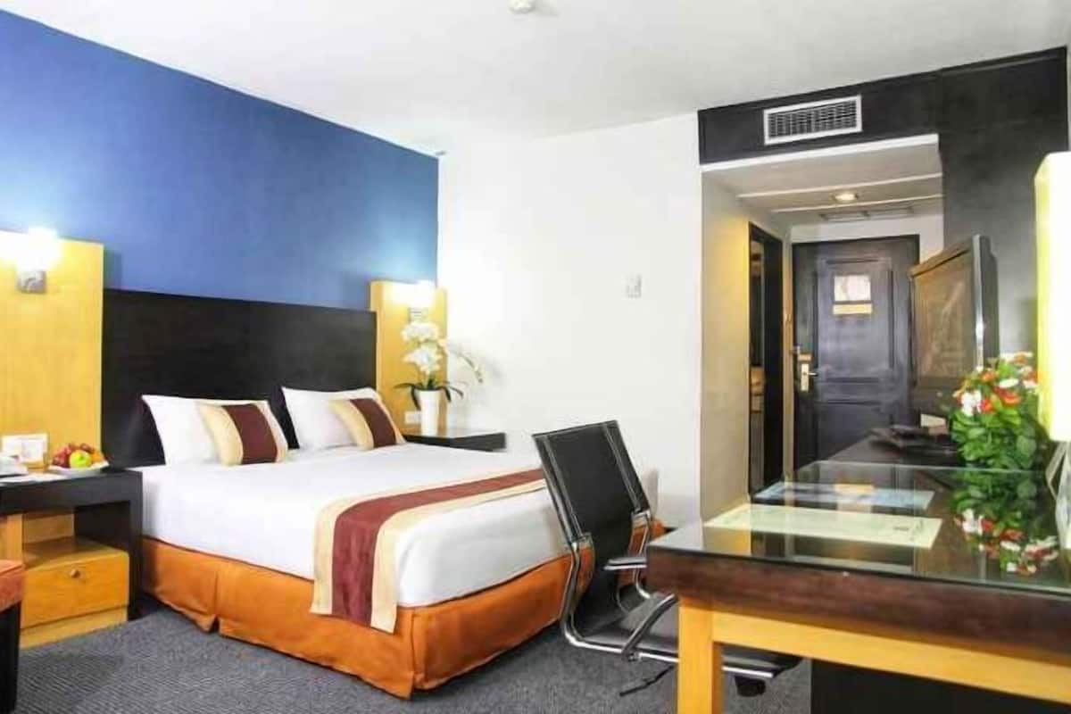 Minibar, escritorio, insonorización y wifi gratis