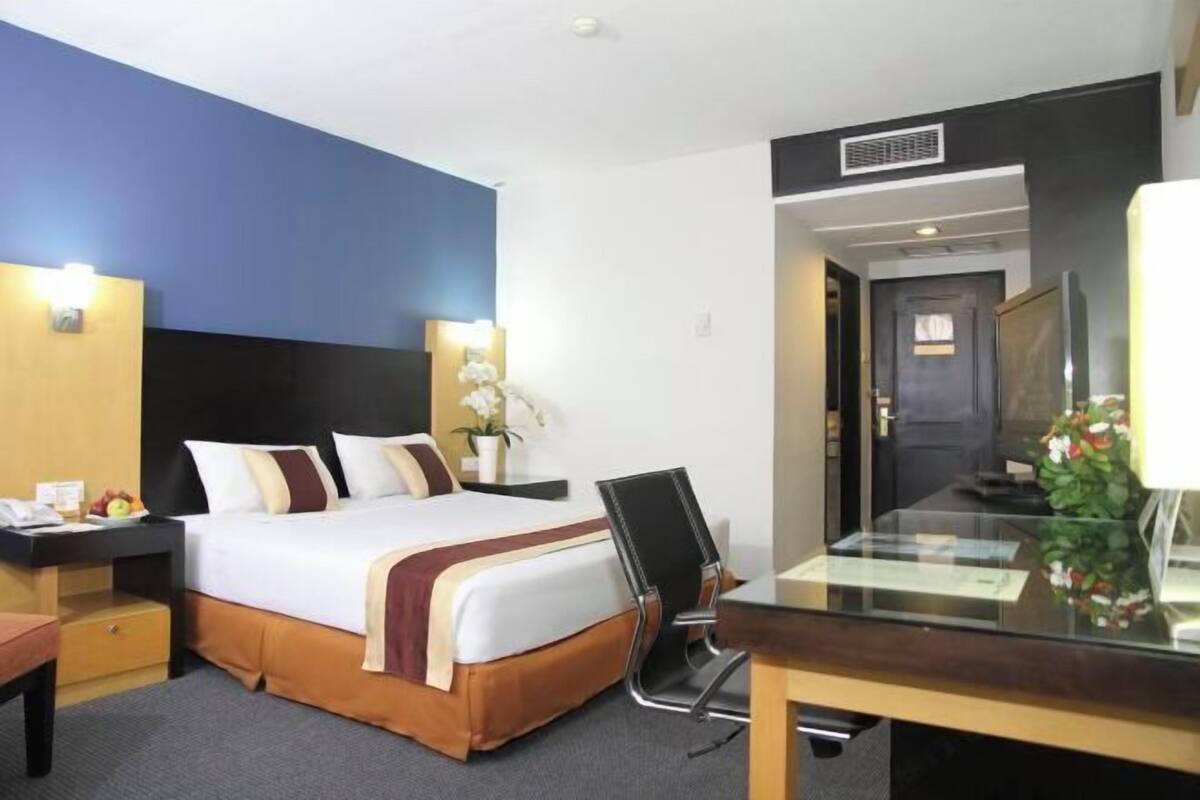 Minibar, desk, soundproofing, free WiFi
