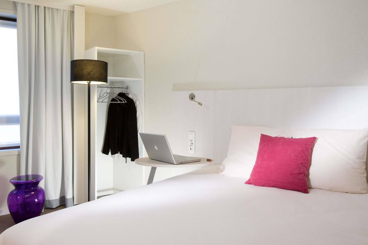 Nệm Select Comfort, két bảo mật tại phòng, bàn ủi/dụng cụ ủi quần áo 